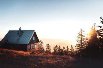 Off-Grid Living Guides: A Complete Starting Point